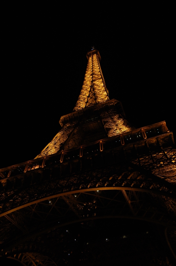 Paris Eiffelturm bei Nacht (c) Tour Eiffel- illuminations Pierre Bideau